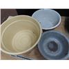 Image 2 : Enamel bowl, large roaster pan misc.