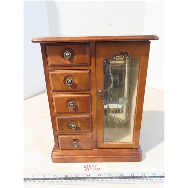 Jewelry box with assorted jewelry
