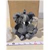 Image 1 : Elephant salt n pepper holder figurine, c/w salt n pepper shakers - new in box