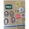 Image 2 : Lot of buttons and pins
