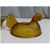 Image 3 : Amber glass hen on nest