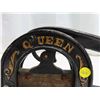Image 2 : Vintage Queen cast iron tobacco cutter
