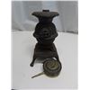 Image 5 : 3 Cast iron pieces - Mini anvil, pot and stove
