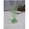 Image 1 : uranium glass vase