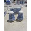 Image 3 : liberty blue gravy boat and salt and pepper shakers 6.5"