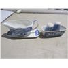 Image 6 : liberty blue gravy boat and salt and pepper shakers 6.5"