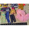 Image 5 : 2 Bags of Barbie doll clothes and accessories