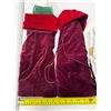 Image 2 : 2 Special Edition Velvert Wine Bag and 2 Set of White Clothes.