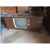 Image 2 : vintage tv with built in speakers 5ftx23"
