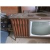 Image 5 : vintage tv with built in speakers 5ftx23"
