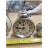Image 3 : 3 alarm clocks w/ cracked or missing glass