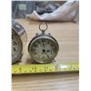 Image 4 : 3 alarm clocks w/ cracked or missing glass