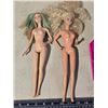 Image 4 : Barbie swimming pool, w/ 2 vintage barbie dolls w/o clothes