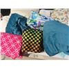 Image 4 : Misc lot (bed sheets, cover, fabric)