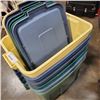 Image 2 : 6 RUBBERMAID STORAGE TOTES WITH LIDS