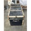 Image 2 : ANTIQUE TRUNK