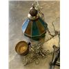 Image 2 : 2 COLORED GLASS HANGING LIGHTS AND COMPANION SET