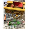Image 2 : BOX OF VINTAGE TOYS AND COLLECTIBLES