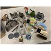 Image 1 : BOX OF ASSORTED VINTAGE COLLECTIBLES