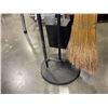 Image 3 : CAST IRON FIREPLACE COMPANION SET