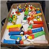 Image 1 : TRAY OF ASSORTED VINTAGE PEZ AND KIDS TOYS