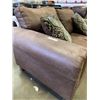 Image 2 : CRUSHED LEATHER LOVESEAT