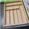 Image 3 : ASSORTED BAMBOO CUTLERY TRAY, KNIFE BLOCK AND MORE