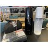 Image 1 : 2 GRILLMAN BBQ COVERS, AND 2 SODA STREAM UNITS