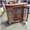 Image 2 : DISPLAY CABINET WITH LIGHT