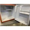 Image 2 : ORANGE IGLOO MINI FRIDGE