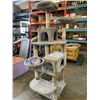 Image 1 : 5.5FT CAT CONDO WITH ACCESSORIES