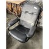 Image 1 : BLACK CHAIR