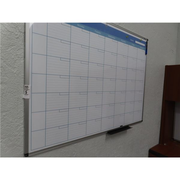 2 Drawing Boards, 3 Wall Baskets