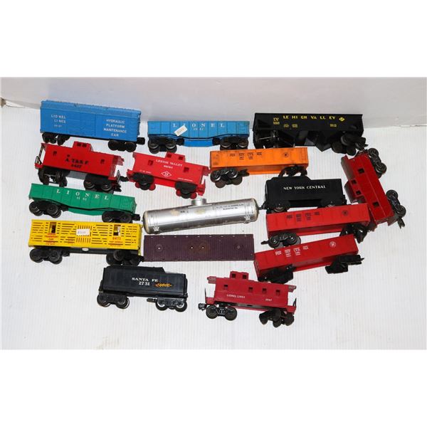 #578 LARGE SCALE LOT 16 PLASTIC TRAIN CARS W/ MARX