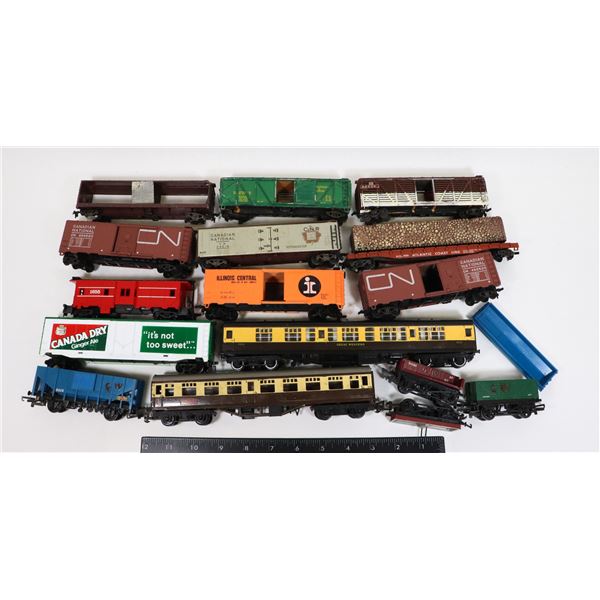 #584 LOT OF TRAIN CARS 10+ INCLUDING PARTS