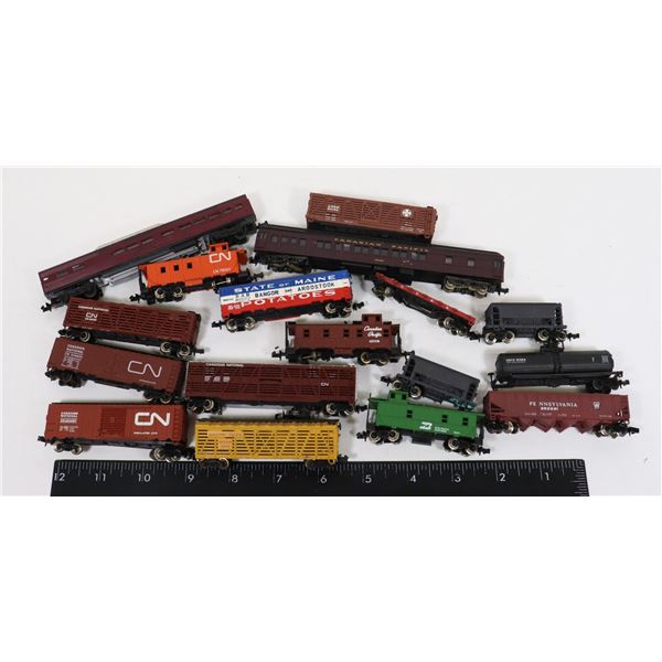 #591 LOT OF 16 N SCALE TRAIN CARS CANADIAN PACIFIC