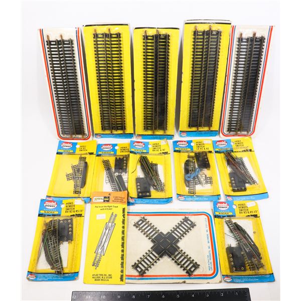 #596 SEALED RAILROAD TRACK LOT MODEL POWER ATLAS