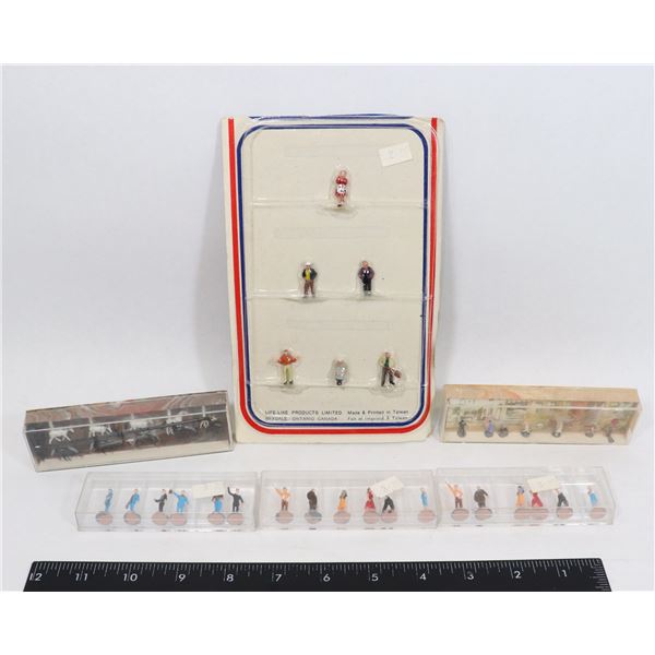 #597 NOS BOXED TRAIN SET MINIATURE PEOPLE LOT 6