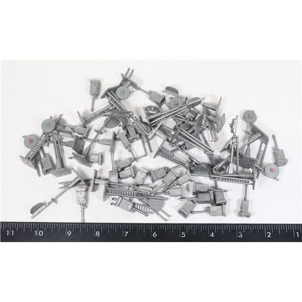 #600 LARGE LOT OF 64 PLASTIC RAILROAD ACCESSORIES