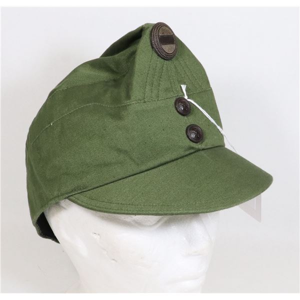 #690 EUROPEAN MILITARY CLOTH HAT WITH INSIGNIA