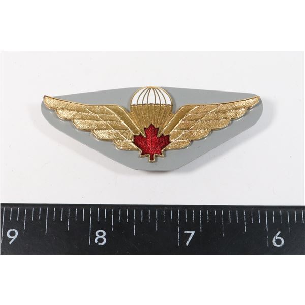 #811 CANADIAN AIRBORNE METAL WINGS RED LEAF 1975