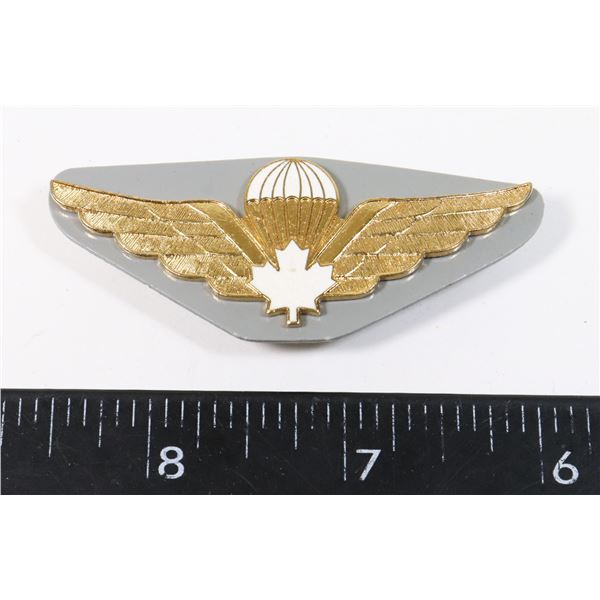 #812 CANADIAN ARMED FORCES WINGS WHITE LEAF 1975
