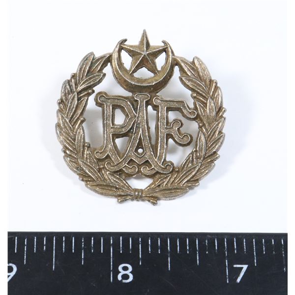 #851 PAKISTANI AIR FORCE 20TH CENTURY CAP BADGE