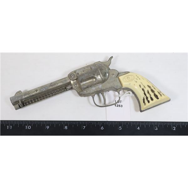 #1253 VINTAGE TOY CAP GUN DAISY COWBOY PISTOL