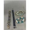 Image 2 : Collection Of One Vintage Necklace & 5 Bracelets