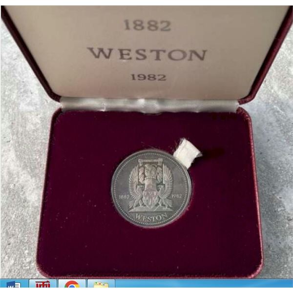 World Coins;  Great Brittain 1982 Weston Johnson Matthey Round 1oz Silver Original Box.