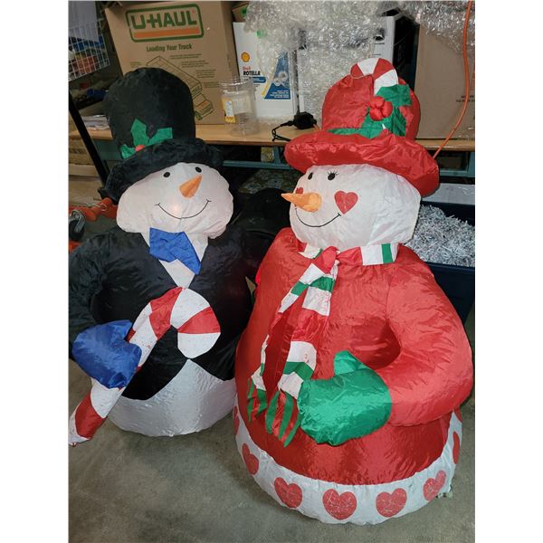 Lawn Blow Up Christmas Decoration - Mr & Mrs Snowman