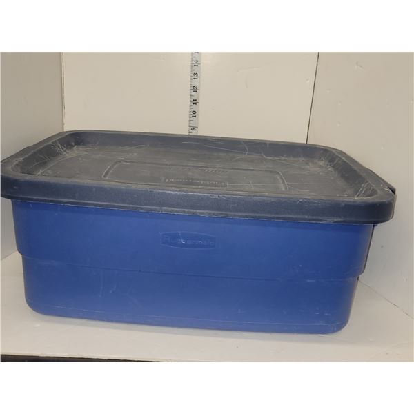 Rubbermaid Tote with Matching Lid