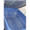 Image 3 : Rubbermaid Tote with Matching Lid