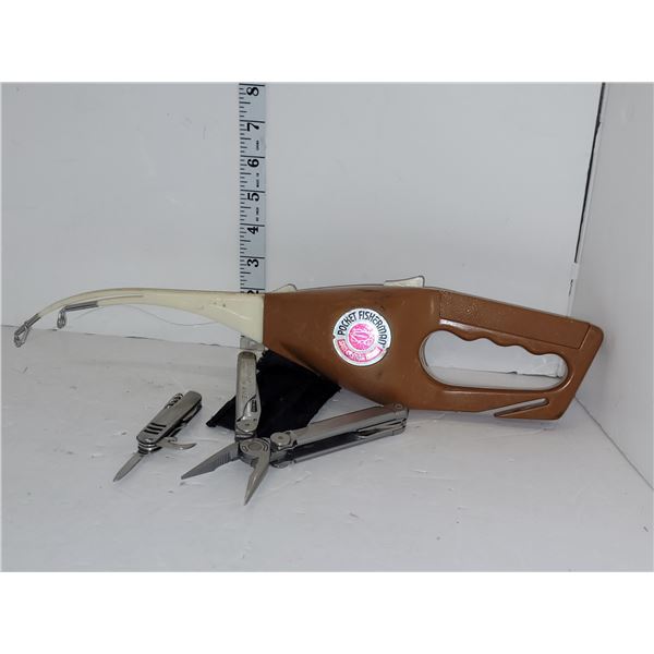 Lot of Fishing & Outdoor Survival Tools - Leatherman Wave, Pocket Fisherman +